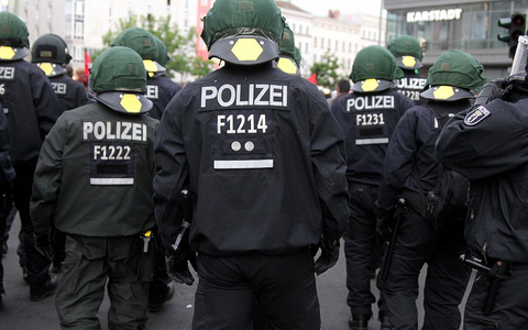 Polizei bei einer Demo (Archiv) - Foto: über dts Nachrichtenagentur