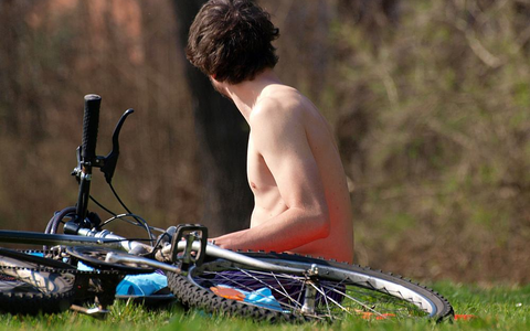 Mann mit nacktem Oberkörper (Archiv) - Foto: über dts Nachrichtenagentur