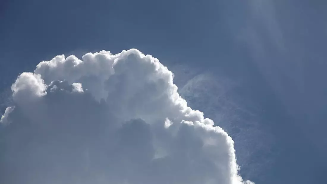 Blauer Himmel mit Schönwetterwolken (Archiv) - Bild: über dts Nachrichtenagentur