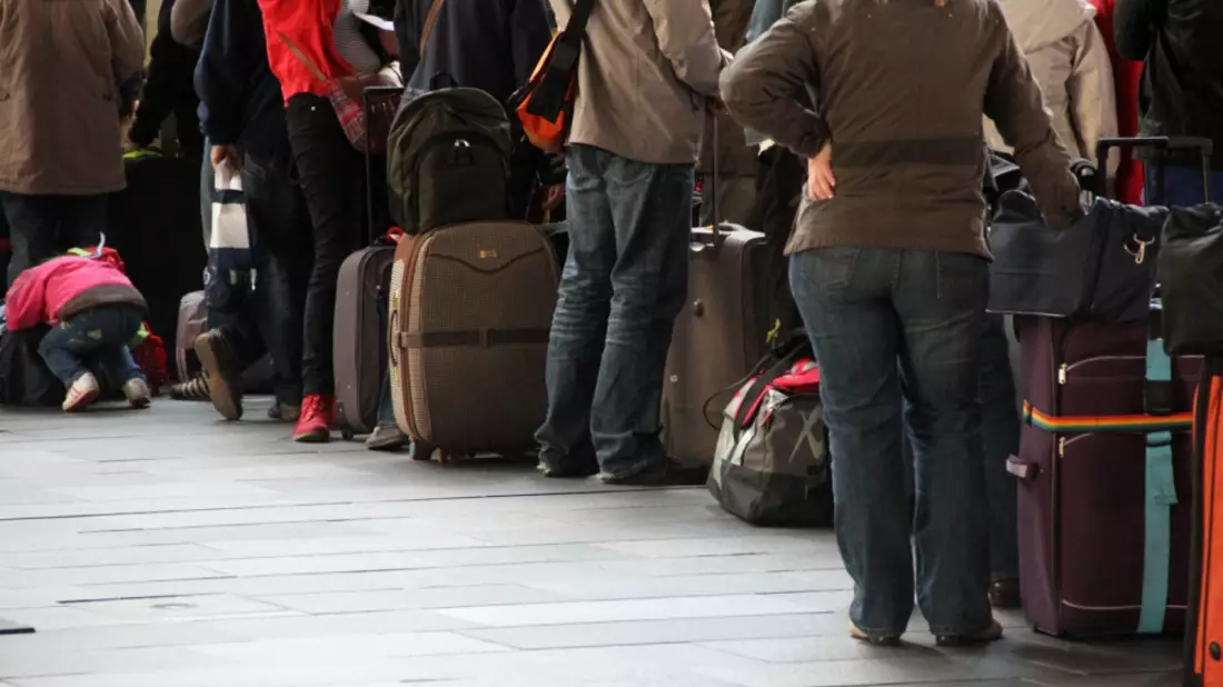 Touristen beim Check-in am Flughafen - Bild: über dts Nachrichtenagentur