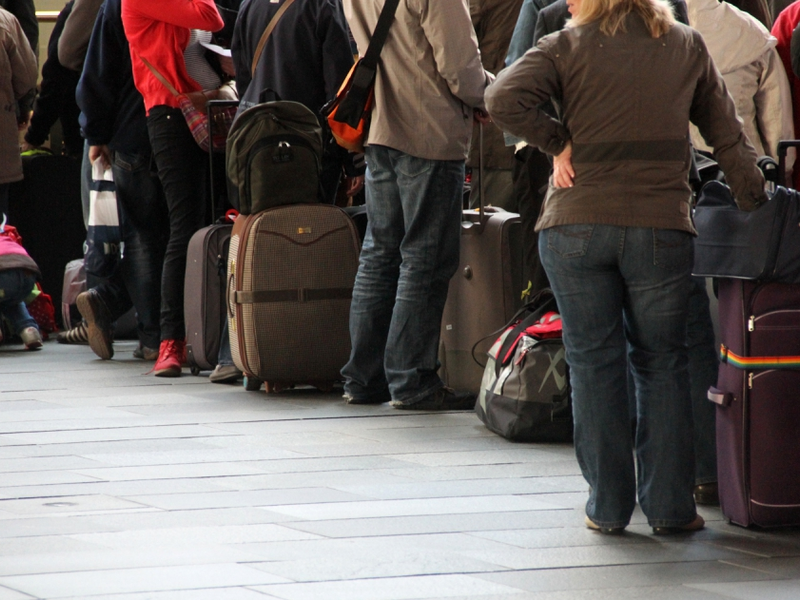 Touristen beim Check-in am Flughafen - Foto: über dts Nachrichtenagentur