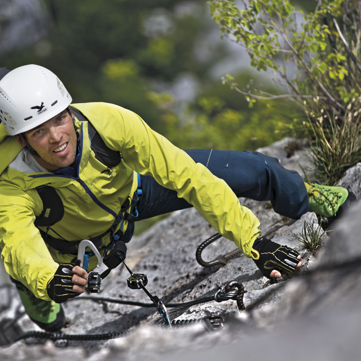 In Deutschlands höchstgelegenem Ski- und Bergdorf Bad Hindelang-Oberjoch beschließt die „SALEWA-Klettersteigtour 2014“ am Samstag/Sonntag, 19./20. Juli, ihre Deutschlandreise. Bergführer schulen, klären auf und geben Tipps. - Foto: Bad Hindelang Tourismus/Hansi Heckmair