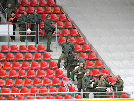 Polizei im Fußball-Stadion (Archiv) - Foto: über dts Nachrichtenagentur