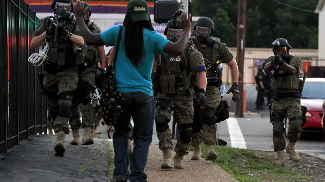 Polizeigewalt eskaliert in Ferguson - Bild: Günther Lause