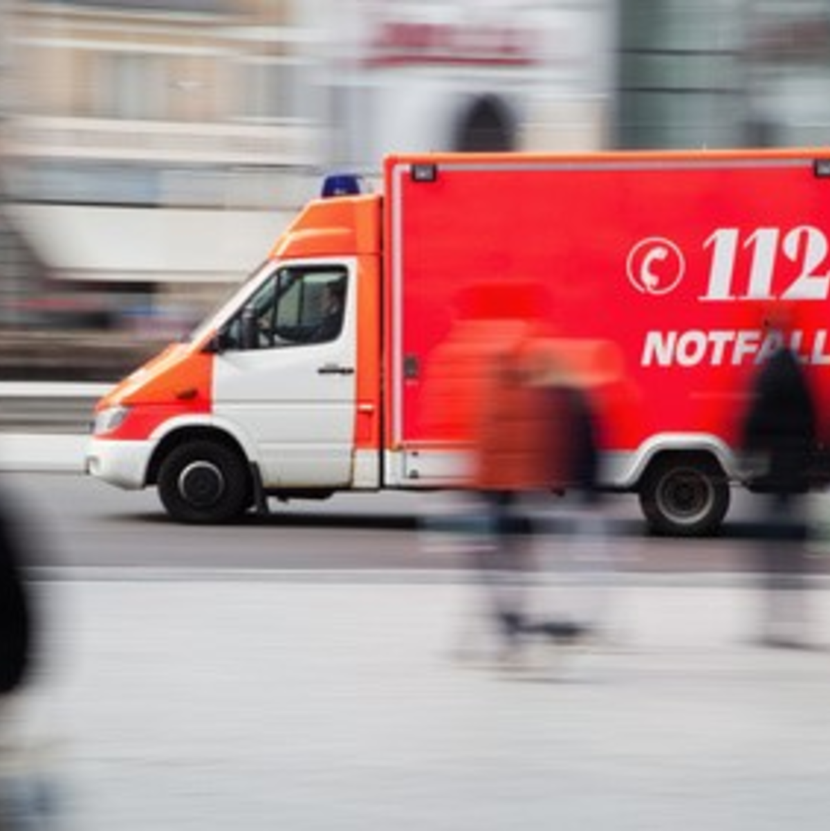 Bei Verdacht auf einen Schlaganfall muss umgehend der Rettungsdienst gerufen werden - Foto: © Kadmy - Fotolia.com 