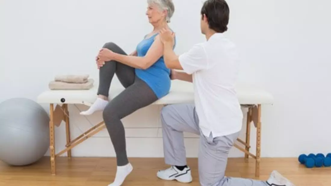 Physiotherapie nach einem Schlaganfall - Bild: © Christian Müller - Fotolia.com 
