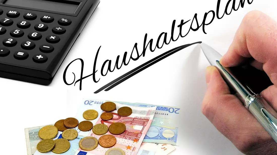 Ein handschriftlicher Haushaltsplan erfüllt alle Funktionen - wenn er regelmäßig weitergeführt wird - Bild: pixabay.com © geralt CC0 1.0