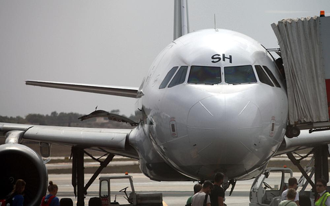 Flugzeug mit Passagieren auf dem Rollfeld (Archiv) - Foto: über dts Nachrichtenagentur