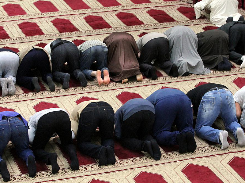 Gläubige Muslime beim Gebet in einer Moschee (Archiv) - Foto: über dts Nachrichtenagentur