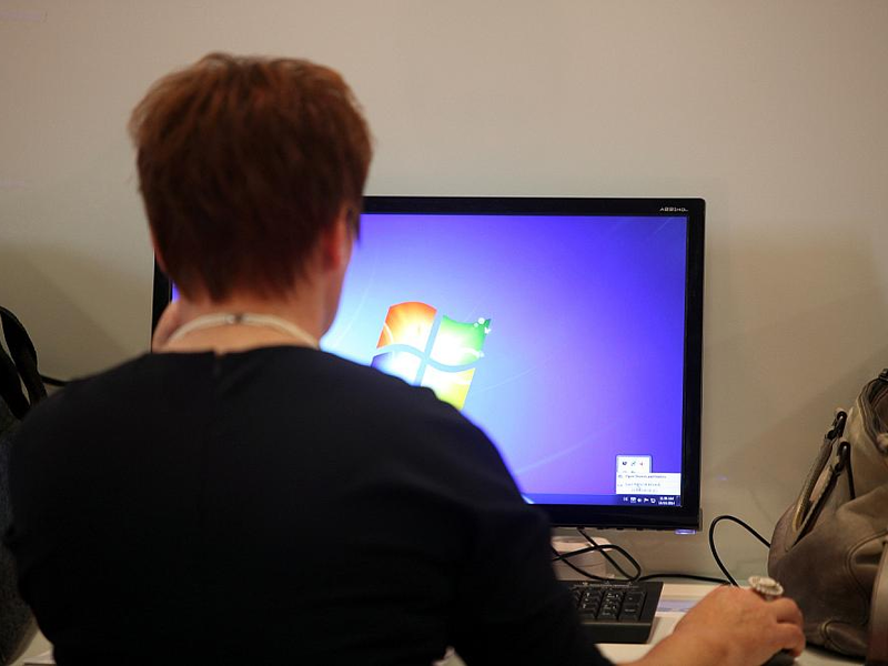 Computer-Nutzerin (Archiv) - Foto: über dts Nachrichtenagentur