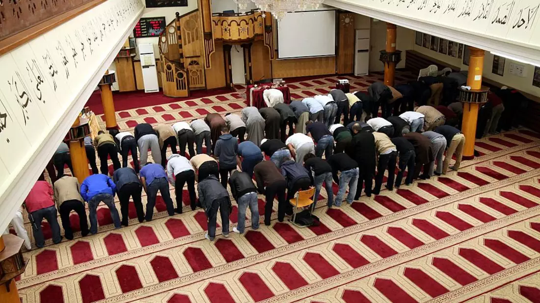 Gläubige Muslime beim Gebet in einer Berliner Moschee (Archiv) - Bild: über dts Nachrichtenagentur