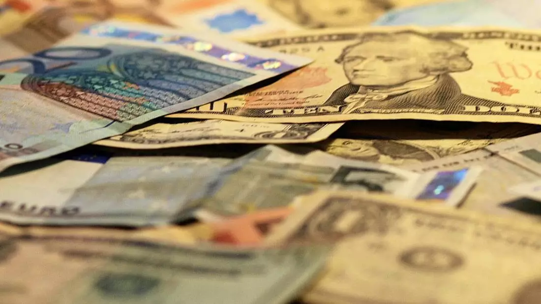 Euro- und Dollarscheine (Archiv) - Bild: über dts Nachrichtenagentur
