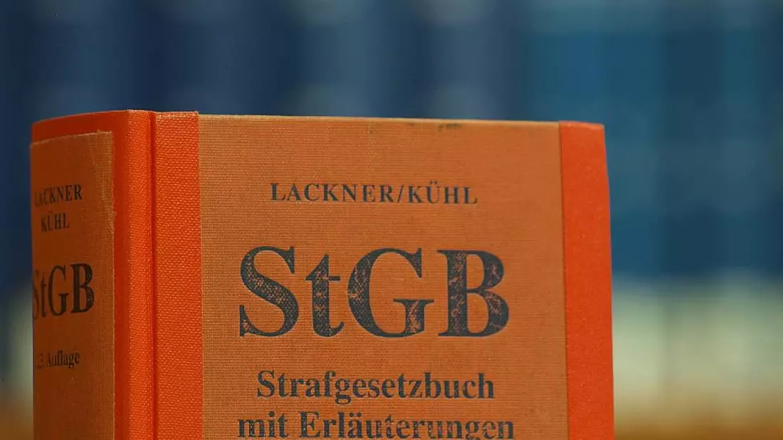 Das Strafgesetzbuch in einer Bibliothek (Archiv) - Bild: über dts Nachrichtenagentur