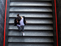 Frau mit Telefon am Ohr - Foto: über dts Nachrichtenagentur