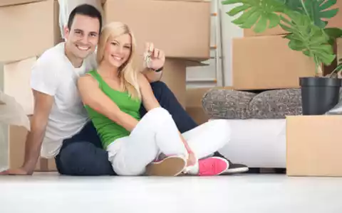 Kautionsversicherung für junge Leute - Foto: Igor Mojzes - Fotolia.com