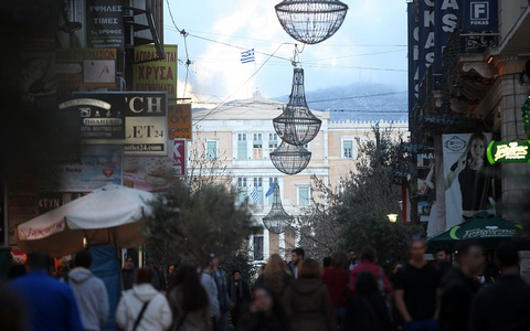 Einkaufsstraße in Athen mit Griechischem Parlament (Archiv) - Foto: über dts Nachrichtenagentur