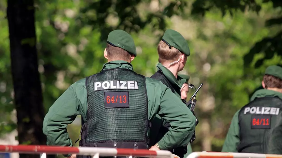 Polizisten an einer Absperrung in München (Symbolbild) - Bild: über dts Nachrichtenagentur