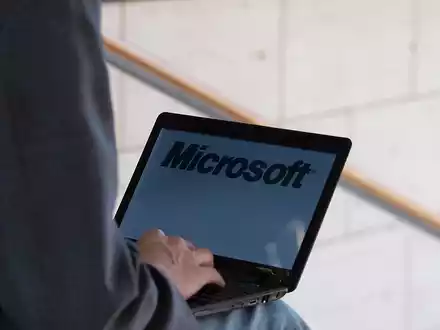 Microsoft-Logo auf einem Computer (Archiv) - Foto: über dts Nachrichtenagentur