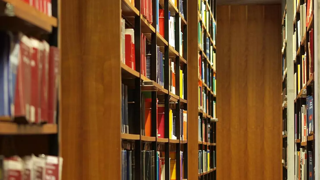 Bücher in einer Bibliothek (Archiv) - Bild: über dts Nachrichtenagentur