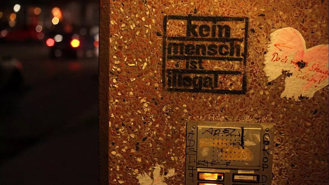 Aufschrift Kein Mensch ist illegal (Archiv) - Bild: über dts Nachrichtenagentur