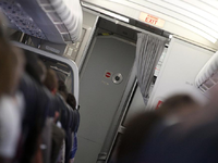 Flugzeugkabine mit Cockpit-Tür (Archiv) - Foto: über dts Nachrichtenagentur