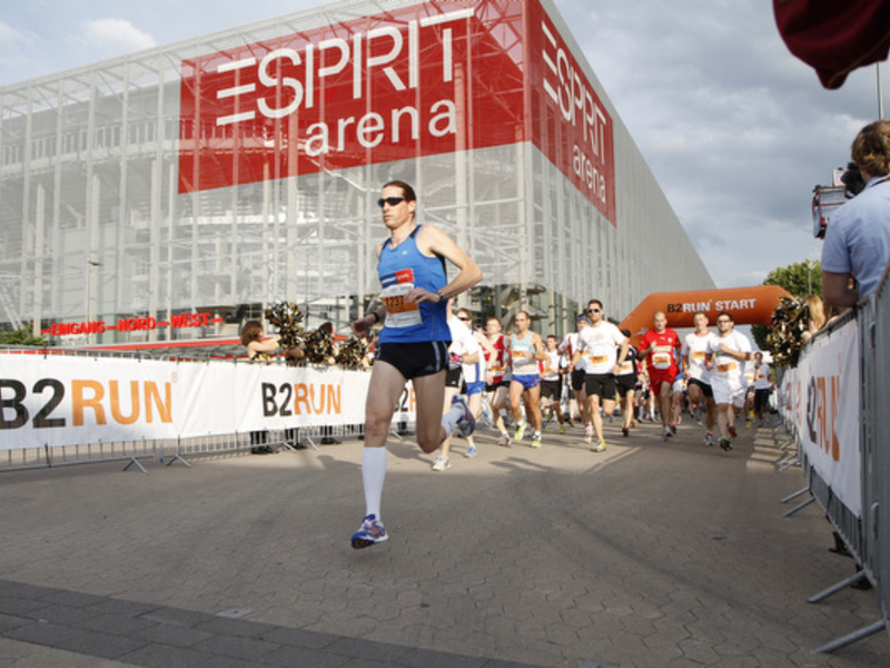 07.07.2011 - B2RUN Düsseldorf - Foto: Thomas Wenning, Laufblog