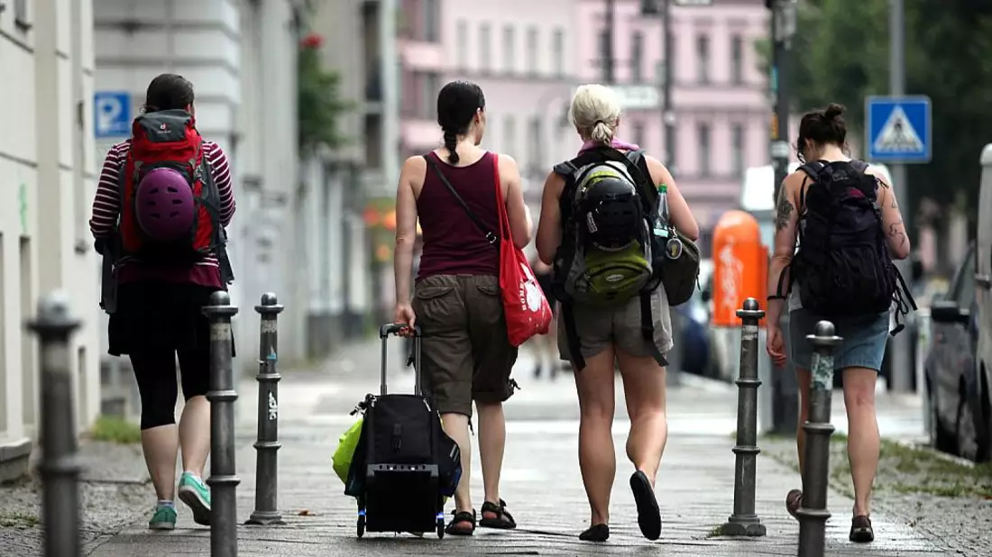 Touristen in Berlin-Kreuzberg (Archiv) - Bild: über dts Nachrichtenagentur