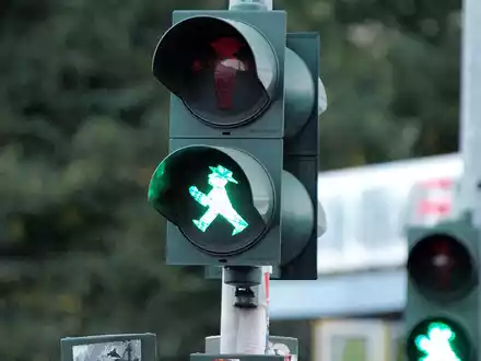 Grüne Fußgängerampel (Archiv) - Foto: über dts Nachrichtenagentur