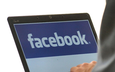 Facebook-Nutzer am Computer (Archiv) - Foto: über dts Nachrichtenagentur