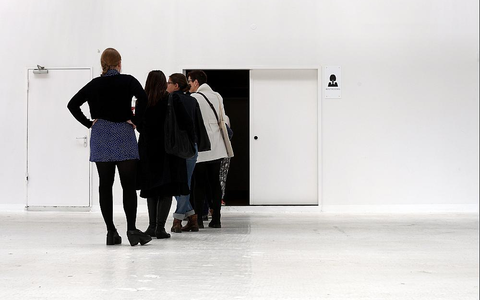 Frauen vor einer Toilette (Archiv) - Foto: über dts Nachrichtenagentur