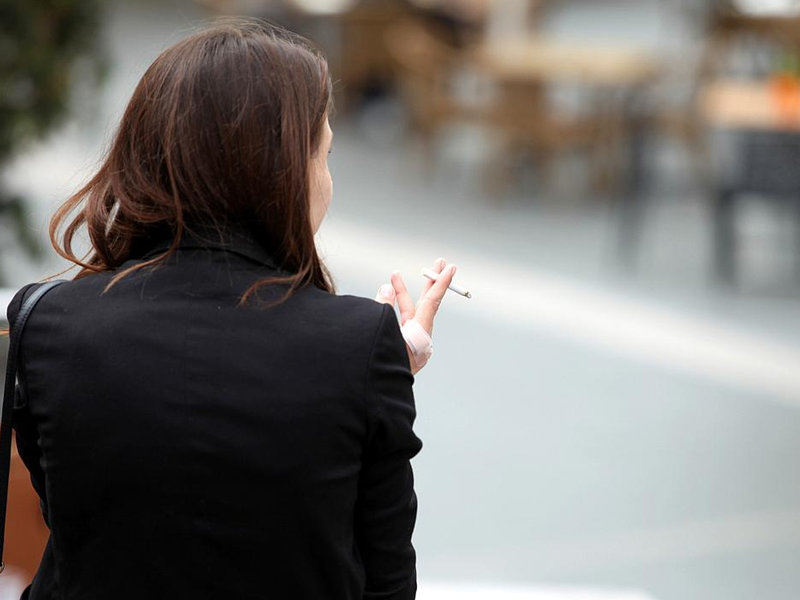 Raucherin (Archiv) - Foto: über dts Nachrichtenagentur