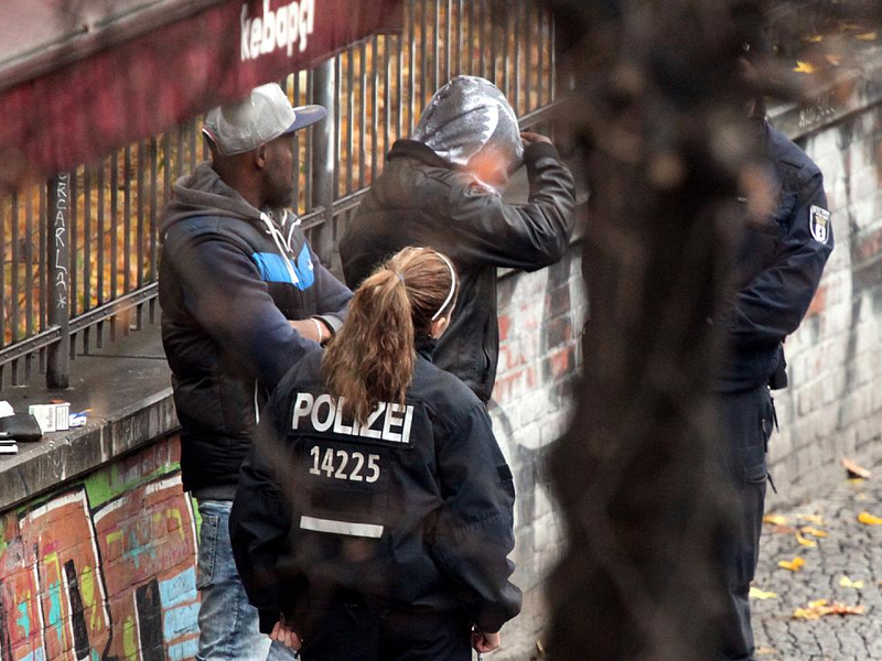 Polizei kontrolliert Drogendealer (Archiv) - Foto: über dts Nachrichtenagentur