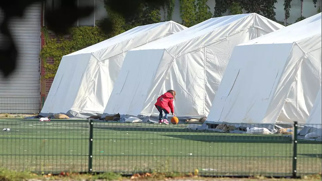 Flüchtlingskind in einer Zeltstadt (Archiv) - Bild: über dts Nachrichtenagentur