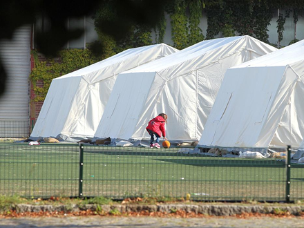 Flüchtlingskind in einer Zeltstadt (Archiv) - Foto: über dts Nachrichtenagentur