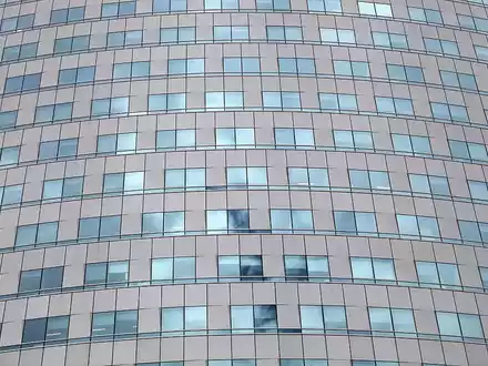 Glasfassade an einem Bürohaus (Archiv) - Foto: über dts Nachrichtenagentur