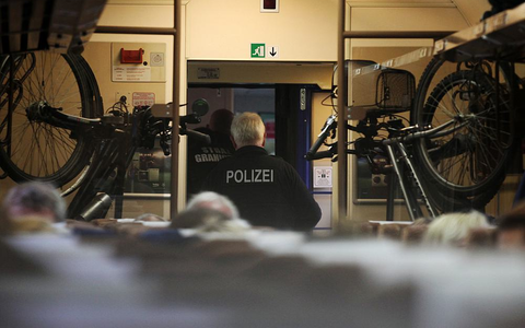 Grenzkontrolle im Zug (Archiv) - Foto: über dts Nachrichtenagentur