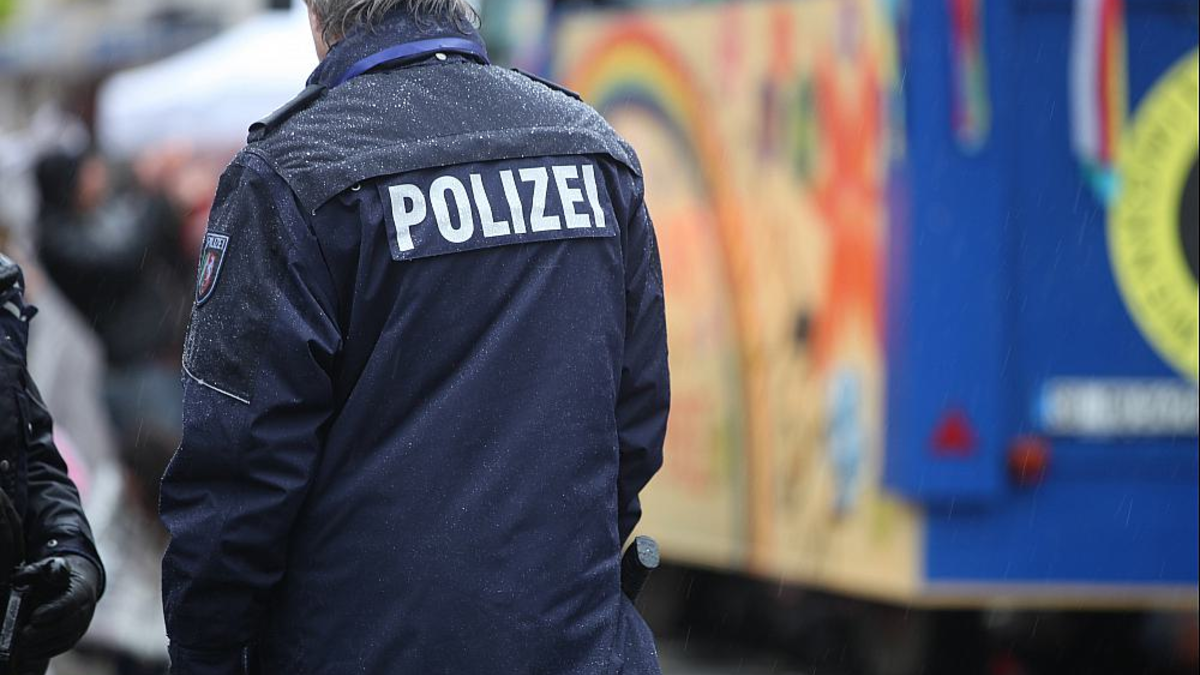 Polizei im Karneval (Archiv) - Foto: über dts Nachrichtenagentur