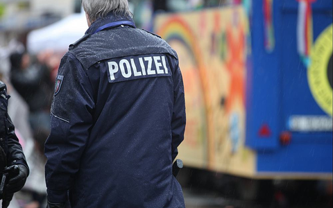 Polizei im Karneval (Archiv) - Foto: über dts Nachrichtenagentur Polizei im Karneval (Archiv) - Foto: über dts Nachrichtenagentur