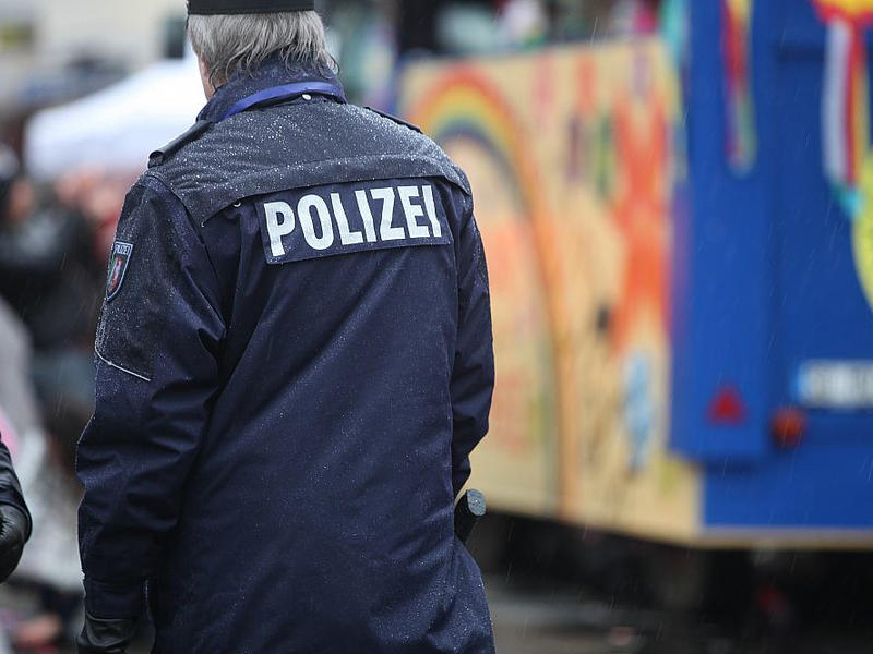 Polizei im Karneval (Archiv) - Foto: über dts Nachrichtenagentur