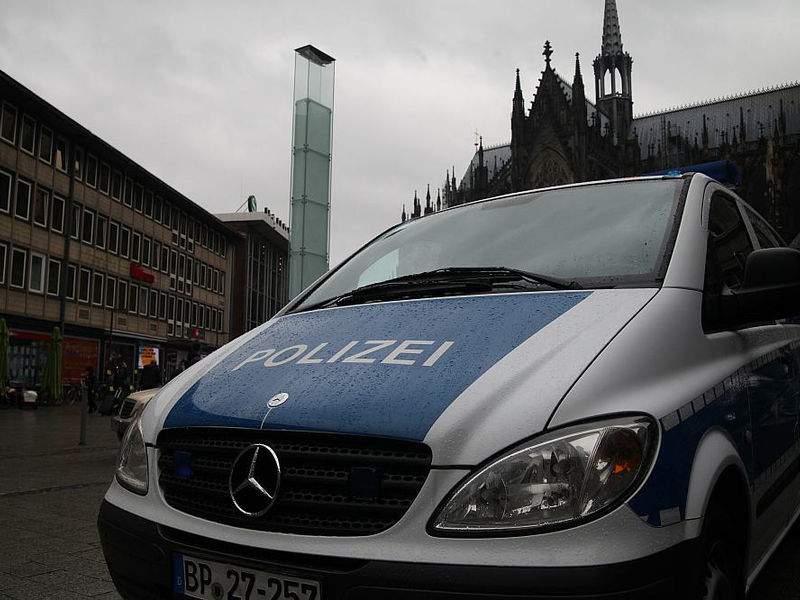 Polizeiauto vor Kölner Dom und Hauptbahnhof (Archiv) - Foto: über dts Nachrichtenagentur