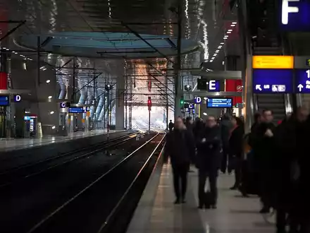 Reisende bei der Bahn - Foto: über dts Nachrichtenagentur
