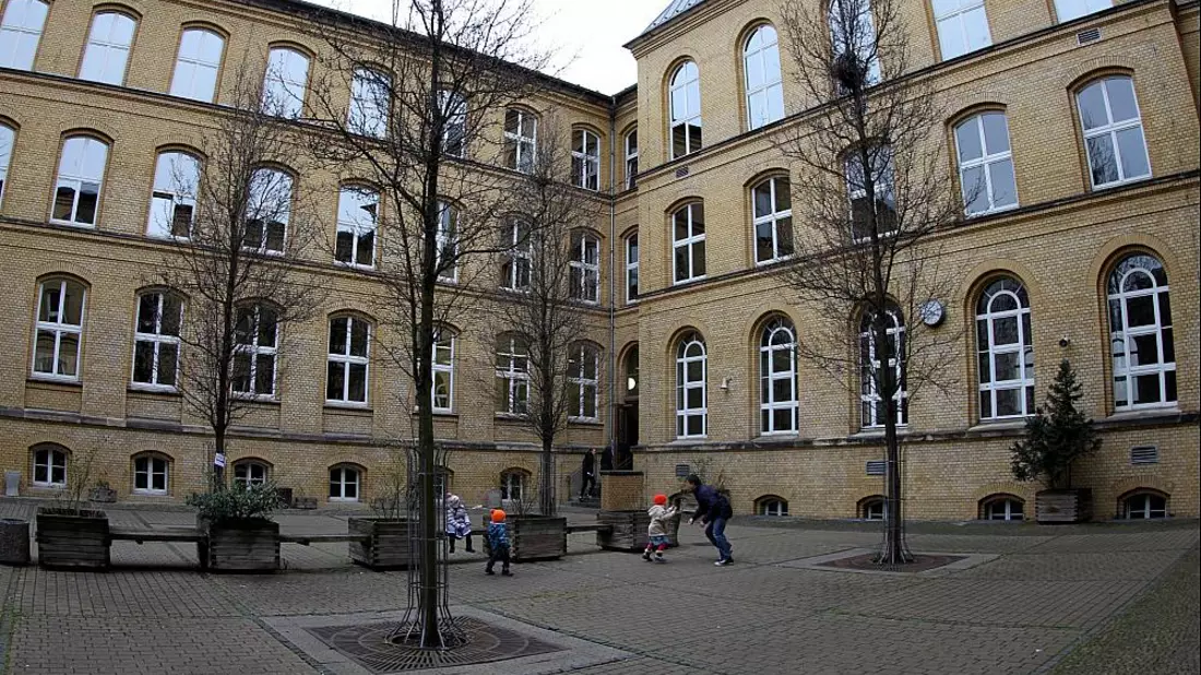 Kinder spielen auf einem Schulhof - Bild: über dts Nachrichtenagentur