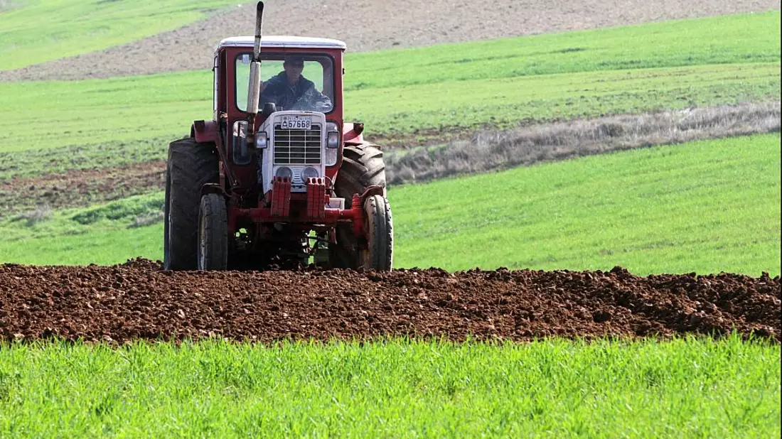 Bauer mit Traktor - Bild: über dts Nachrichtenagentur