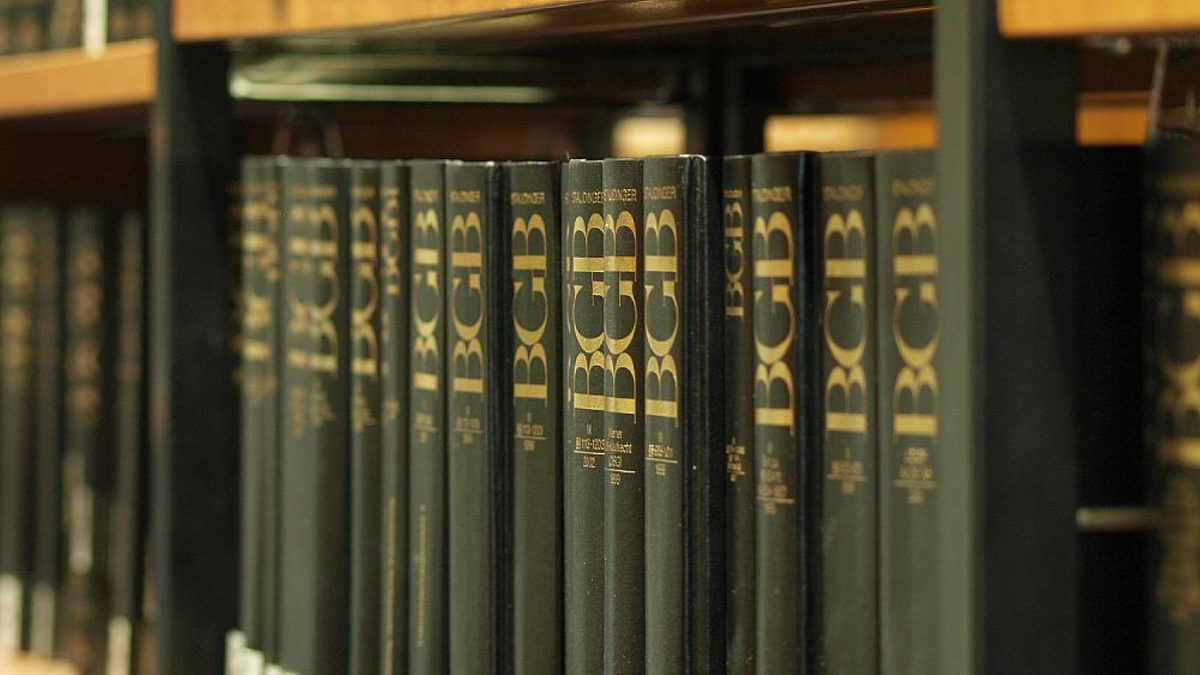 Ausgaben des BGB in einer Bibliothek - Foto: über dts Nachrichtenagentur