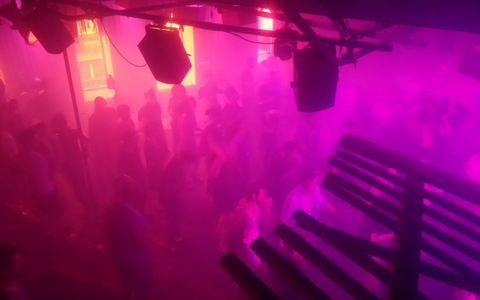 Tanzende in einem Techno-Club - Foto: über dts Nachrichtenagentur