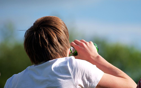 Biertrinkender Mann (Archiv) - Foto: über dts Nachrichtenagentur