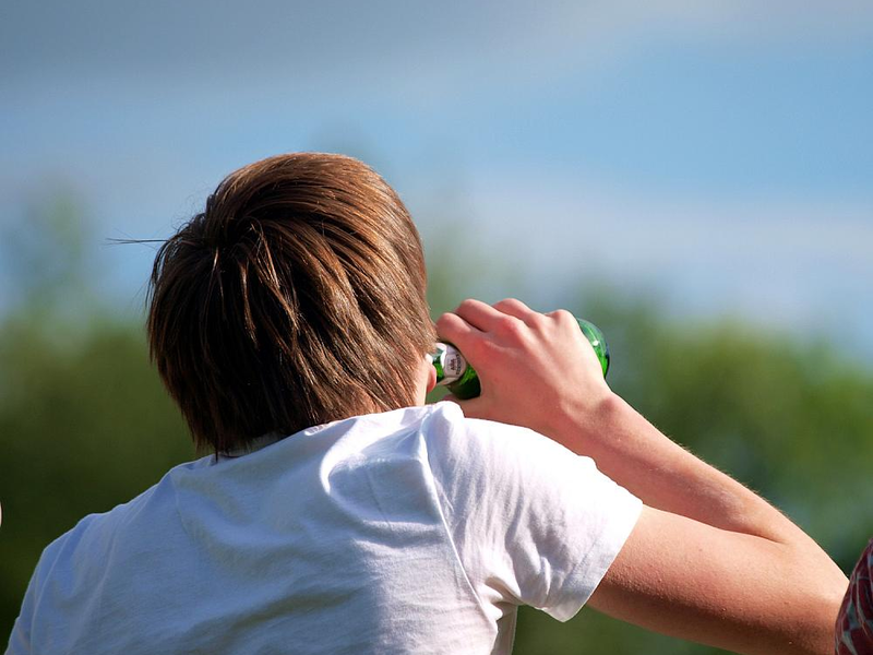 Biertrinkender Mann (Archiv) - Foto: über dts Nachrichtenagentur