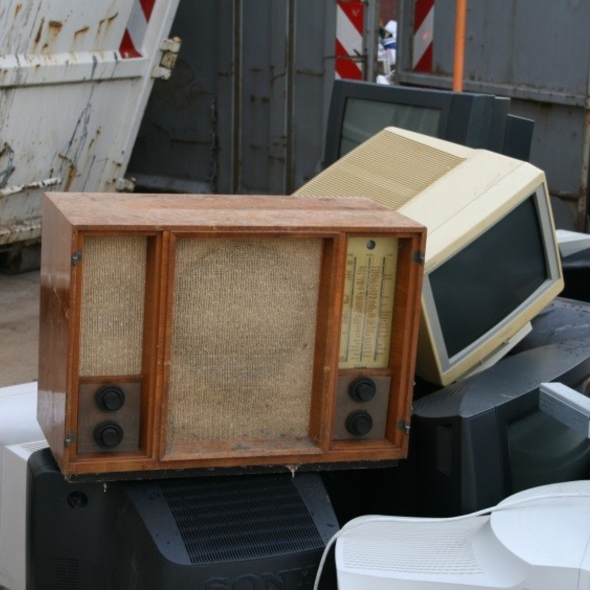 Elektroschrott muss an eine dafür vorgesehene Sammelstelle gebracht werden. - Foto: pixabay.com © EKM-Mittelsachen (CC0 Public Domain) 