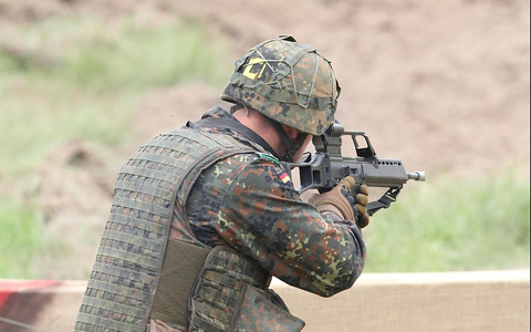 Bundeswehr-Soldat mit G36 (Archiv) - Foto: über dts Nachrichtenagentur