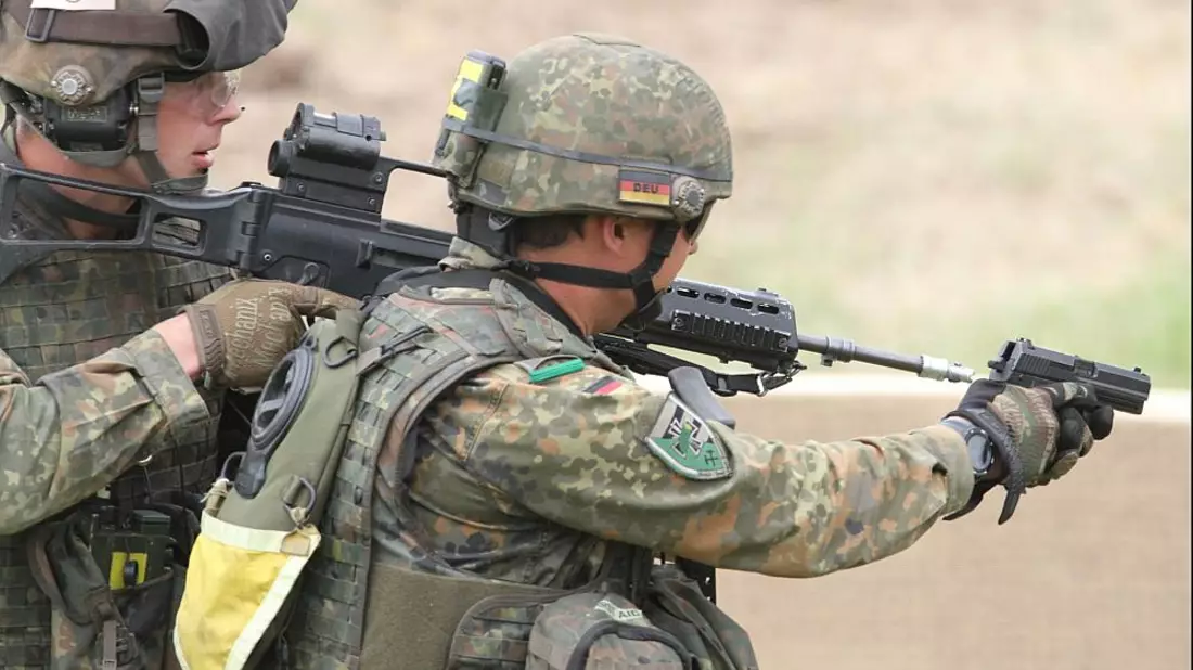 Bundeswehr-Soldat mit Pistole (Archiv) - Bild: über dts Nachrichtenagentur